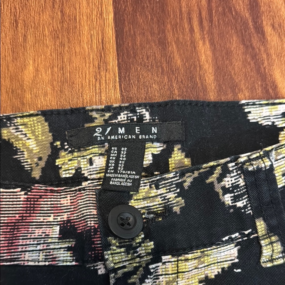 Floral Patterned Men's Shorts - Picture 2 of 3